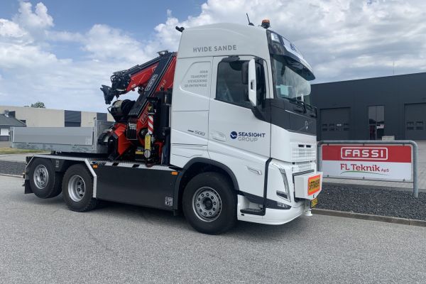 Volvo med fassi kran